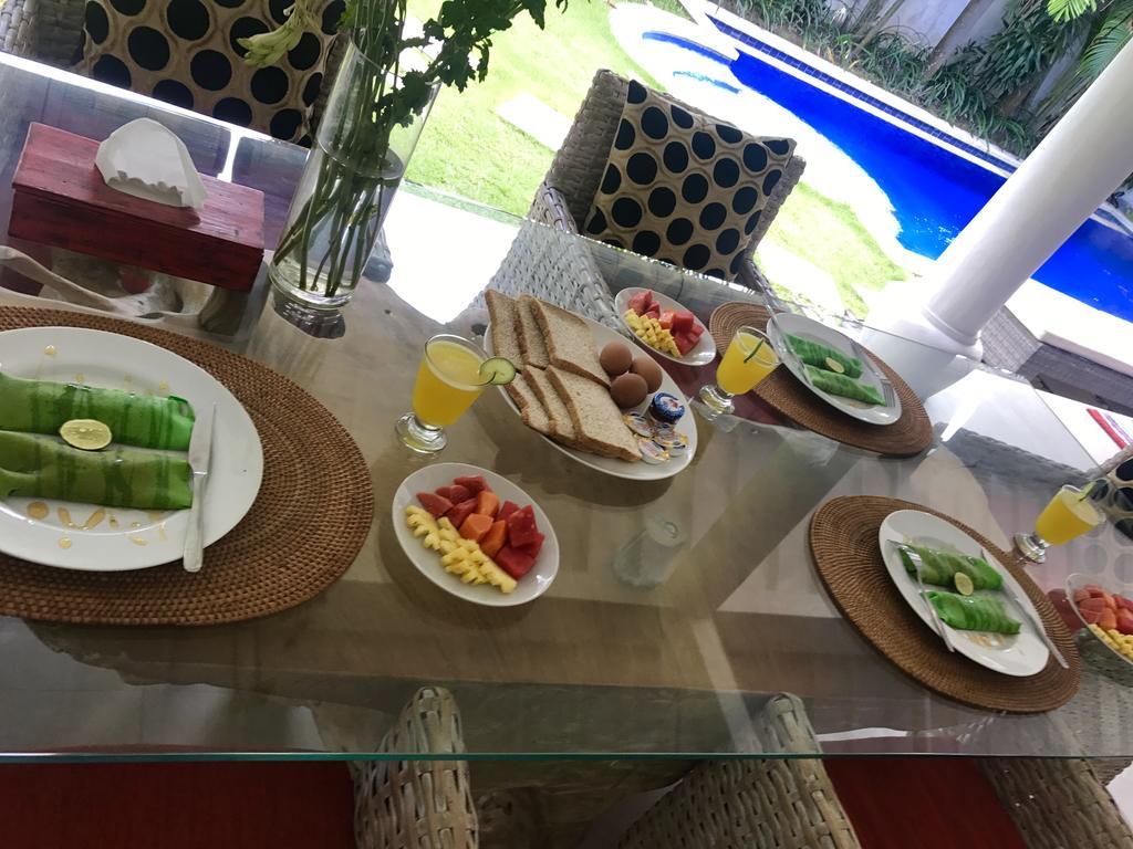 סמיניאק Villa Camelia מראה חיצוני תמונה