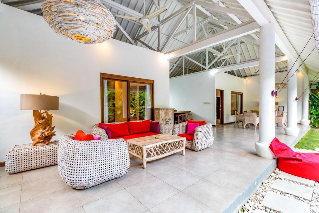סמיניאק Villa Camelia מראה חיצוני תמונה