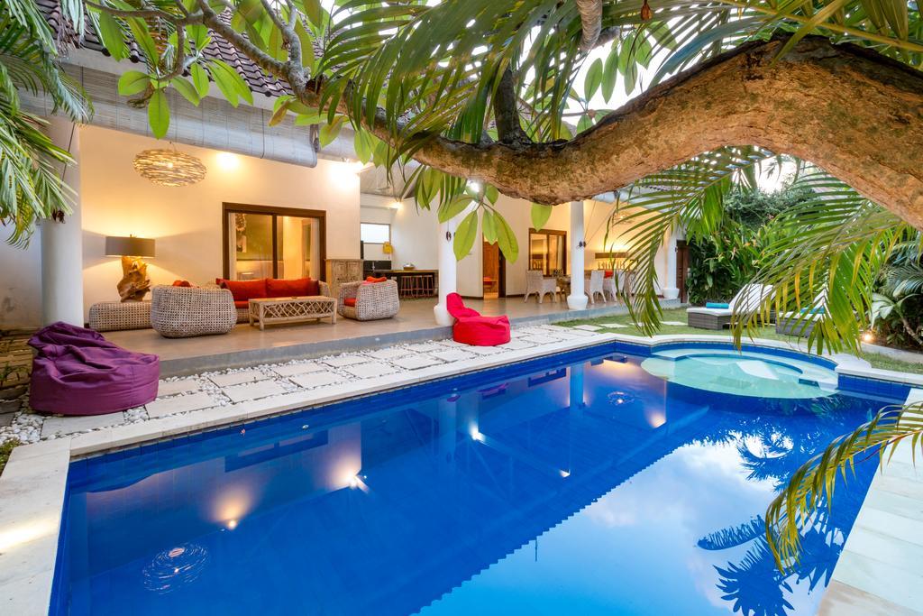 סמיניאק Villa Camelia מראה חיצוני תמונה