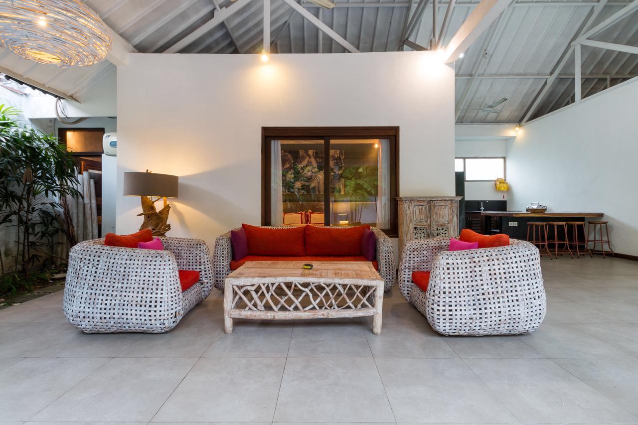סמיניאק Villa Camelia מראה חיצוני תמונה