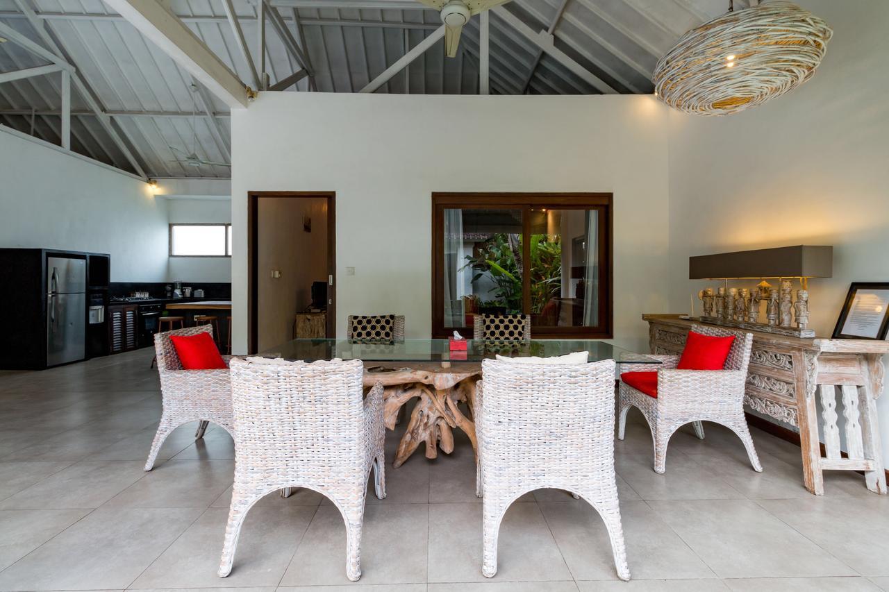 סמיניאק Villa Camelia מראה חיצוני תמונה